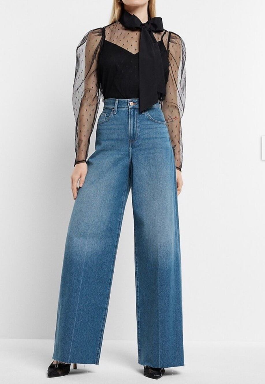 Express high-waisted wide-leg cropped jeans Size 12 S